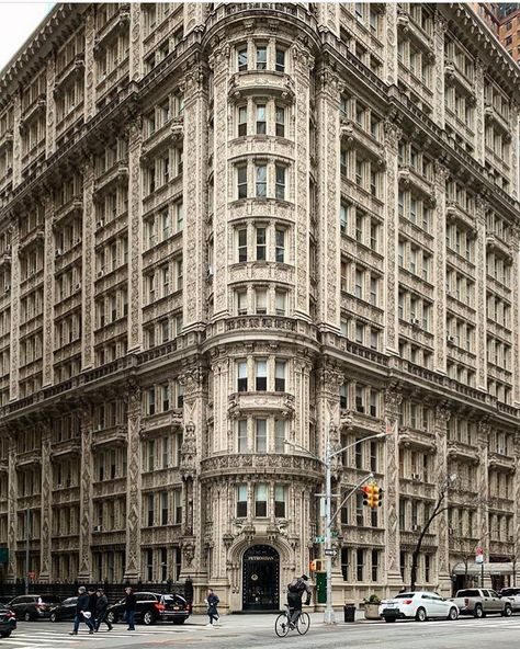 The petrossian building.. always been amazed at its architecture. 📸 @madufault Exterior Design Villa, Spring In Nyc, Classic Exterior Design, Dream Future Life, Photos Of New York City, Architecture Jobs, New York City Aesthetic, Bleecker Street, Visual Search