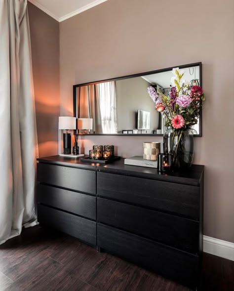 Black Dresser, First Apartment Decorating, Apartment Living Room Design, Future Apartment Decor, Dekorasi Kamar Tidur, Apartment Decor Inspiration, Room Makeover Bedroom, Decor Home Living Room, Master Bedrooms Decor