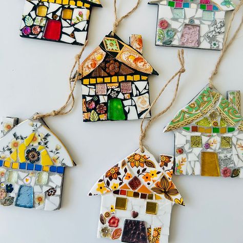 Unique Mosaic Gifts | Pretty Little Mosaics Handmade Gift Christmas, Mosaic Craft Ideas, Broken China Mosaics, Mosiacs Projects Diy, Mosaic Magnets, Garden Mosaic Projects, Mosaic Houses, Diy Mosaic Projects, Mosaic Ornaments