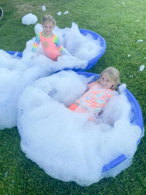 Foam Sensory Bin, Frozen Party Activities, Foam Pit, Bubble Birthday Parties, Bubble Activities, Outdoor Activities For Toddlers, Summer Arts And Crafts, Blow Up Pool, Bubble Birthday