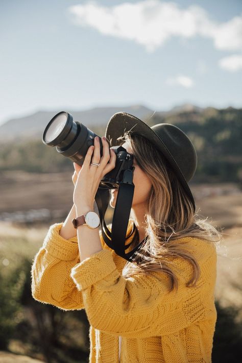 Girls With Cameras, Pose Fotografi, Travel Photography Tips, Cusco Peru, Foto Poses, Portrait Photography Poses, Photography Poses Women, Trik Fotografi, Photography Camera