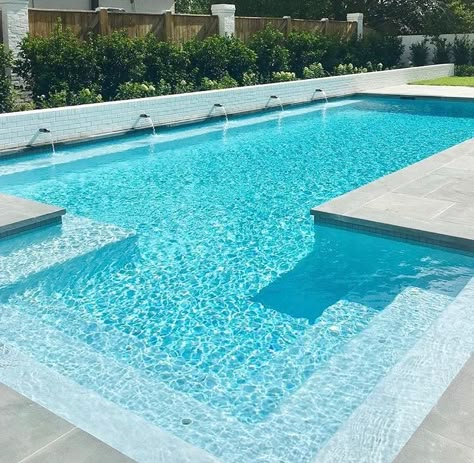 Indoor Step Lights, Small Indoor Pool, Backyard Pool Ideas, Kleiner Pool Design, Moderne Pools, Indoor Pool Design, Pools Backyard Inground, Indoor Pools, Swimming Pool Landscaping