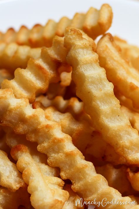 Close up photo of crinkle cut fries. Crinkle Cut Fries In Air Fryer, Fries Video, Reheat French Fries, Crinkle Fries, Crinkle Cut Fries, Food Tiktok, Potato Appetizers, Air Fryer Cooking Times, Fries Recipe