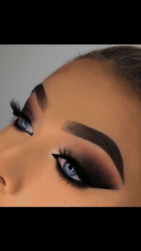 Dark Smokey Eye Makeup, Black Makeup Looks, Soft Glam Palette, Black Smokey Eye Makeup, Dramatic Smokey Eye, Dark Smokey Eye, Black Eye Makeup, Eye Makeup Images, Black Smokey Eye