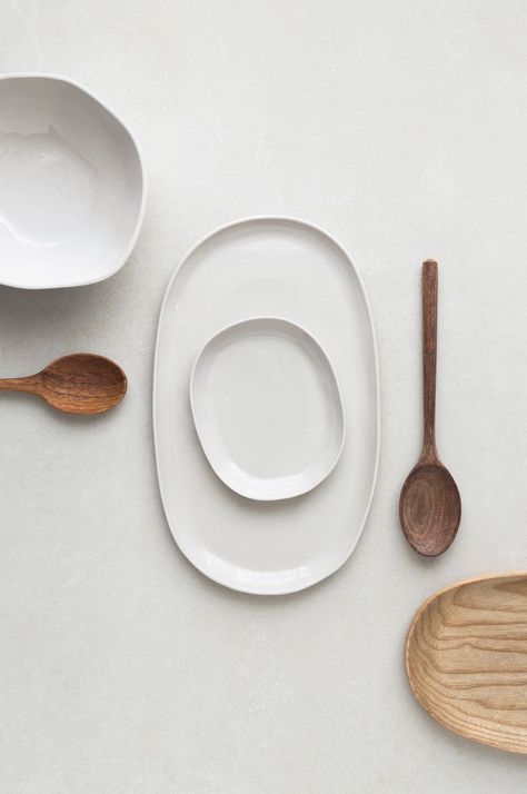 Aesthetic Plates, Ceramics Kitchen, Romantic Minimalist, Ceramic Cutlery, Minimalist Inspiration, Ceramic Artwork, Tableware Design, Minimalist Photography, Ceramic Tableware