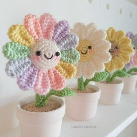 Amigurumi Flower, Flower Outfit, Crochet Flowers Free Pattern, Crochet Bouquet, Crocheted Flowers, Crochet Plant, Crochet Business, Kawaii Crochet, Pola Sulam