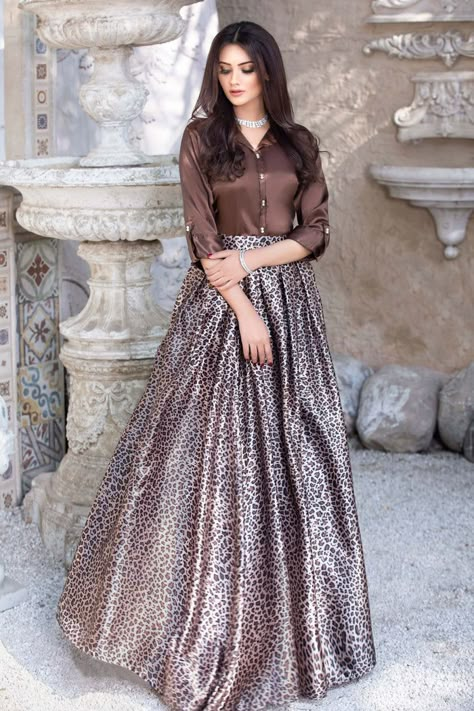 Looking for stylish skirts for women? Look no further! Check out our collection of stunning Pakistani lehenga with price & buy lehenga online! Printed Long Skirt Outfits, Long Skirt With Shirt, Brown Silk Shirt, Lehenga With Price, Buy Lehenga Online, Pakistani Lehenga, Long Skirt And Top, Printed Long Skirt, Long Skirt Outfits