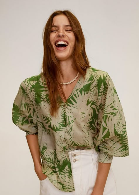 Print Blouse Outfit, Summer Prints Fashion, Tropical Fashion, Mango Outlet, Blouse Outfit, Summer Trends, Palm Leaves, The English, Shirt Pattern