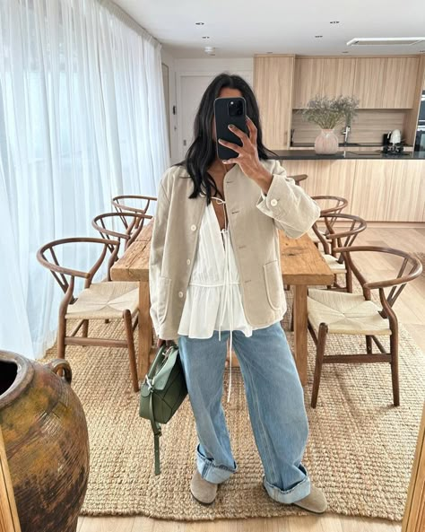 Puff Sleeve Shirt Outfit, Tie Front Top Outfit, Boston Clogs Outfit, Clog Outfits, Sleeve Shirt Outfit, Flat Shoes Outfit, Boston Clogs, Jeans Trend, Jeans And Flats