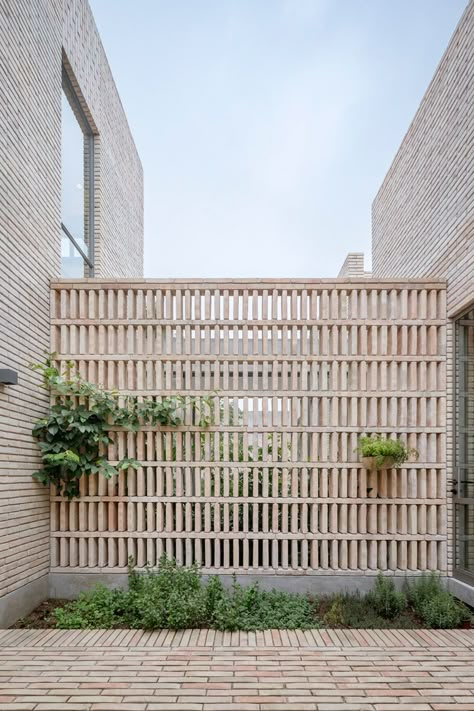 white clay brick residence revolves around interior courtyards in mexico city Brick Architecture, Brick Facade, Brick Walls, Patio Interior, Design Exterior, Brick Design, Facade Architecture, Brickwork, Facade Design