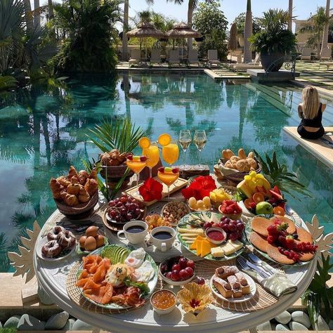 Le Monocle, Luxury Hotel Restaurant, Breakfast Like A King, Wedding Lunch, Breakfast Photography, Hotel Breakfast, Luxury Food, Breakfast Time, Morning Food