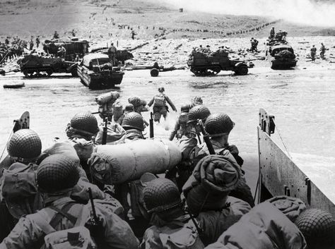 June 6, 1944. Every Generation has their battles. 🇺🇸🗽 In Remembrance  https://www.history.com/topics/world-war-ii/d-day D Day Normandy, Battle Of Normandy, D Day Invasion, Normandy Landings, Dwight Eisenhower, Normandy Beach, D Day Landings, Army Soldiers, Ww2 Photos