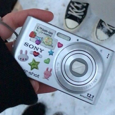 Sony Camera Aesthetic, Cute Camera, Camera Aesthetic, Retro Gadgets, Camera Photos, Old Cameras, Sony Camera, I'm With The Band, Film Cameras