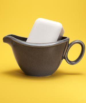 Gravy Boat as Unique Soap Dish | Inspiring new ways to use a bundt pan, cake stand, chip clips, and more. Soap Dish Ideas, Diy Soap Dish Holder, Diy Soap Dish, Dish Ideas, Unique Soap, Dish Holder, File Organiser, Bathroom Items, Sponge Holder