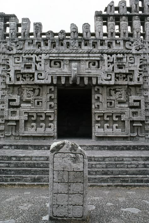 Meso American Architecture, Ancient Mayan Aesthetic, Aztec Buildings, Ancient Aztec Architecture, Mayan Buildings, Maya Architecture, Mayan Artifacts, Aztec Architecture, Mesoamerican Architecture