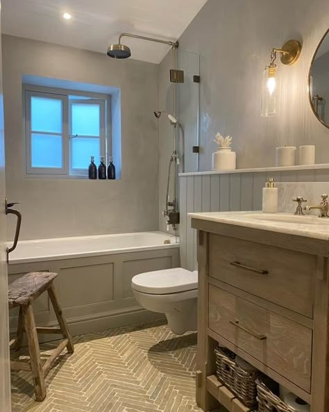 Rachel Winham, Small Bathroom With Bath, Cottage Showers, Cosy Bathroom, Country Style Bathrooms, Cottage House Interior, Cottage Style Bathrooms, Shower Over Bath, Stone Cottages