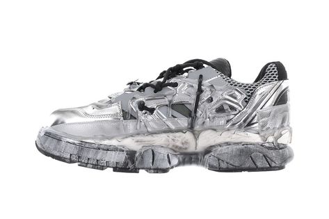 Maison Margielas Fusion Sneakers Receive Metallic Makeover #daily #news #hypebeast #mux #muxjasper #fivedoubleues Numbers Logo, Metallic Palette, Streetwear Shop, Low Sneakers, Daily News, Contemporary Fashion, Golden Goose Sneaker, Low Top, Black Silver