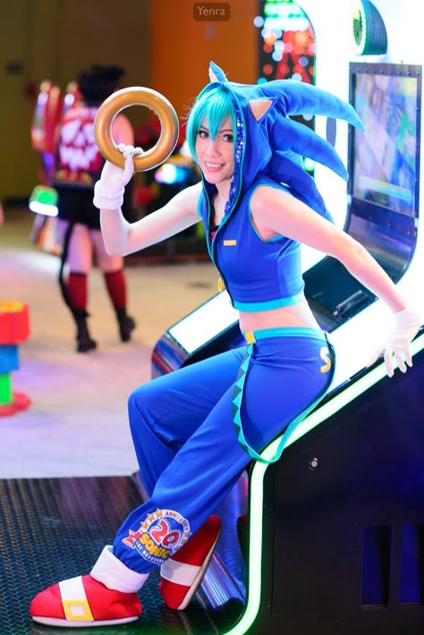 Megacon Cosplay Ideas, Gaming Cosplay Female, Sonic Costume Women, Sonic Cosplay Girl, Sonic The Hedgehog Outfit, Video Game Cosplay Ideas, Video Game Cosplay Women, Sonic Cosplay Ideas, Costumes For One Person