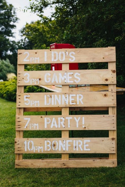 easy diy backyard wedding sign ideas Small Party Wedding Ideas, Wedding Ideas Fall Outdoor, Rustic Backyard Wedding Ideas On A Budget, Backyard Country Wedding Reception, Summer Outside Wedding Ideas, Cute Rustic Wedding Ideas, Small Yard Wedding Ideas, Wedding Ideas On A Budget Summer, Big Backyard Wedding Receptions