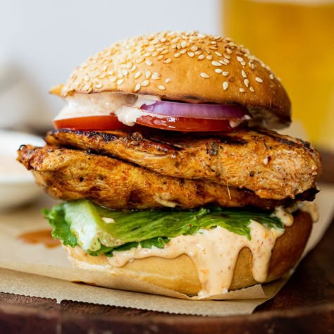 Classic Grilled Chicken Sandwich, Grill Chicken Burger, Grilled Chicken Blt Sandwich, Grill Chicken Sandwich, Grilled Chicken Burger Recipe, Hellmans Mayo, Red Chicken Curry, Grilled Chicken Sandwich Recipes, Grilled Chicken Burgers