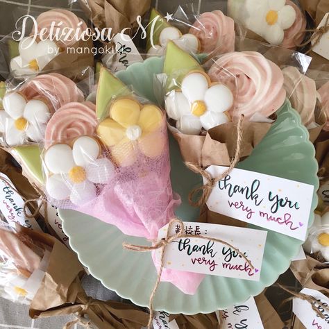 Mothers Day Cookie Bouquet, Sugar Cookie Flower Bouquet, Cookie Bouquet Ideas, Cookie Flower Bouquet, Flower Cookie Bouquet, Sugar Cookie Bouquet, Cookies Bouquet, Bouquet Cookies, Flower Cookies Bouquet