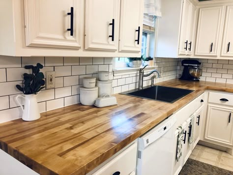 Butcher block counter top with subway tile backsplash Butcher Block Countertops Kitchen, Butcher Block Countertop, White Counters, Farmhouse Kitchen Design, Butcher Block Countertops, Dark Cabinets, Modern Farmhouse Kitchens, Kitchen Redo, Counter Tops