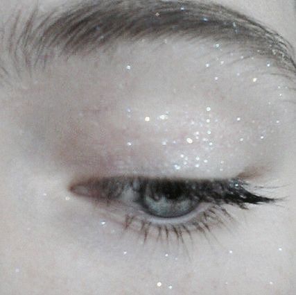 pinterest: @hhoneysh !! Matte Make Up, No Ordinary Girl, Pale Aesthetic, Festival Make Up, Mermaid Aesthetic, Mia 3, Lily Rose Depp, Soft Grunge, White Glitter