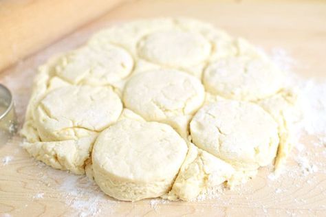 The Best Light & Fluffy Homemade Biscuits - Saving Cent by Cent Simple Homemade Biscuits, Light And Fluffy Biscuits, Fluffy Homemade Biscuits, Best Homemade Biscuits, Easy Homemade Biscuits, Homemade Biscuits Recipe, Cornbread Easy, Fluffy Biscuits, Peanut Butter Granola