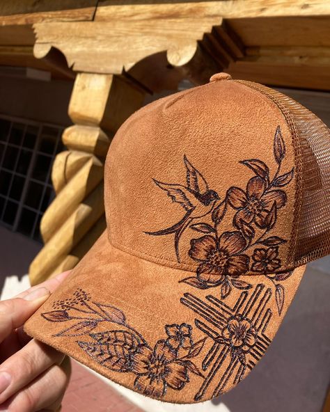 pure magic 🕊️ Burning On Hats, Diy Western Accessories, Pyrography On Hats, Leather Burning Ideas, Western Hair Accessories, Fedora Burning, Burned Hat Design, Pyrography Hats, Hat Burning Ideas