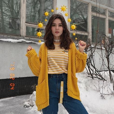 pale aesthetic Art Mom Aesthetic, Pale Aesthetic, Look Retro, Mom Art, Yellow Aesthetic, Mellow Yellow, Aesthetic Outfits, Makeup Art, Outfits Aesthetic