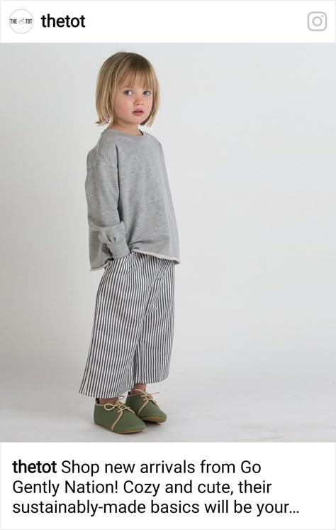 Neutral Trousers, Kid Fashion, Baby Style, Poses References, Stylish Kids, Children's Fashion, Green Shoes, Kids Style