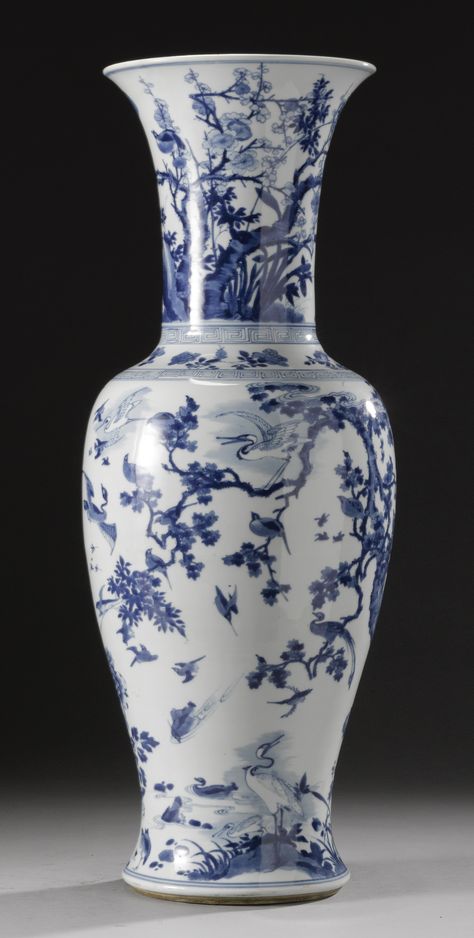 A BLUE AND WHITE 'HUNDRED BIRDS' 'YEN-YEN' VASE QING DYNASTY, KANGXI PERIOD. vase ||| sotheby's n08834lot6cwhhen Art Chinois, Japanese Vase, Blue White Decor, Blue And White Vase, Chinese Pottery, Chinese Vase, Ceramic Candle Holders, Porcelain Blue, Antique Vase