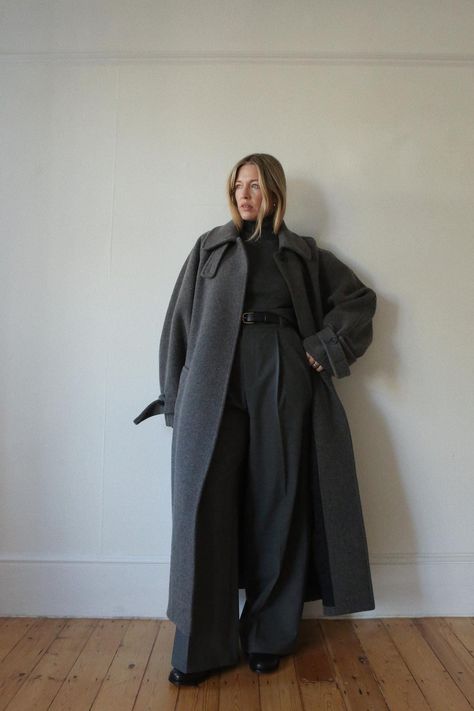 Alexis Foreman, Grey Coat Outfit, Wool Coat Outfit, Long Coat Outfit, Winter Coat Outfits, Wool Coats, Grey Outfit, Grey Coat, Coat Outfits