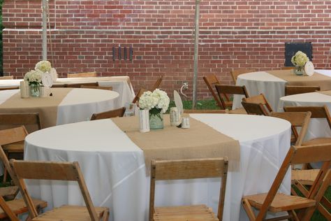 Simple but fantastic burlap runners with the kind of centerpieces that I'm thinking of. From NancyB on the weddingbee boards. Light Wood Chairs, Navy Blue Table Runner, Burlap Centerpieces, Round Outdoor Table, Natural Decorations, Round Table Decor, Burlap Tablecloth, Burlap Runners, Farmhouse Theme