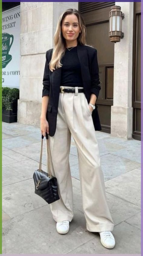 Fashionable Business Casual, Beige Hose, How To Wear Ankle Boots, Look Office, Ankle Boots Dress, Casual Chic Outfits, Old Money Outfits, Elegante Casual, Office Outfit