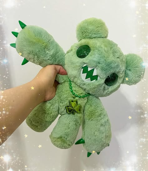 Lucky Bear 🍀 DM if interested 🍀 This will be added to the shop tomorrow but at a higher price so take advantage of the discount now 🍀 #plush #plushie #artdoll #dollartist #smallartist #artistsoninstagram #creepycute #kawaiiart #cuteart Plushie Design Drawing, Kawaii Plushies Stuffed Animals Sewing Patterns, Plushie Collection Aesthetic, Gloomy Bear Stuff, Lucky Bear, Plushie Ideas, Rabbit Plushie Aesthetic, Felt Plushies, Creepy Cute Stuffed Animals