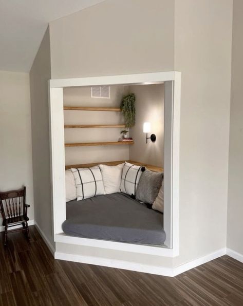 Modern Reading Corner, Kids Reading Nook Ideas, Nook In Bedroom, Reading Nook In Bedroom, Attic Transformation, Reading Corner Kids, Reading Nook Ideas, Large Workshop, Woodworking Basics