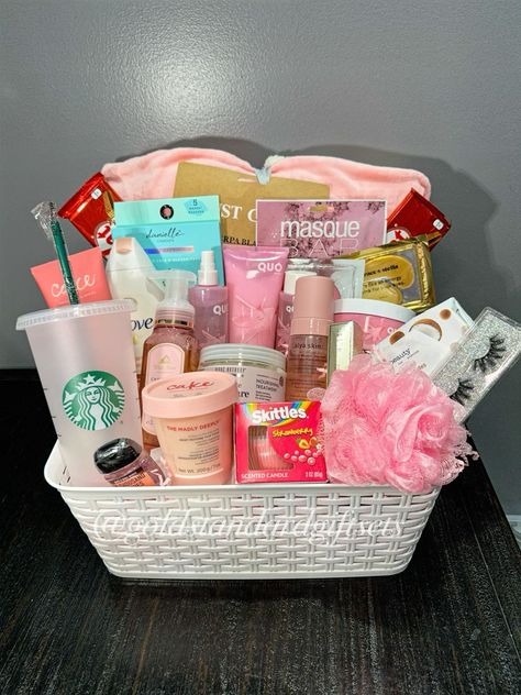 Makeup Basket Gift Ideas, Girly Gift Baskets, Gift Basket For Her, Pink Gift Basket, Diy Gift Basket, Birthday Gift Basket, Girly Christmas Gifts, Diy Gifts To Sell, 17th Birthday Gifts