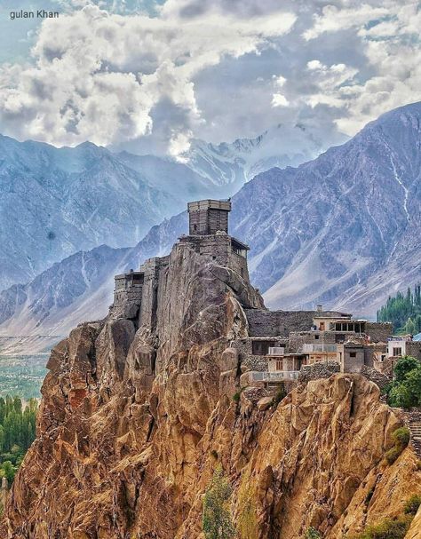 Beautiful Altit fort Karimabad Hunza valley Gilgit Baltistan Pakistan Baltit Fort, Nice Hairstyle, Hunza Valley, Food Cookies, Gilgit Baltistan, Southern Region, Royal Garden, Fashion Tutorial, Watch Tower