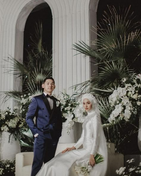 Gambar Kahwin, Pose Foto Pernikahan, Malaysian Wedding, Muslim Wedding Photos, Pose Pengantin, Bridesmaid Poses, Pose Wedding, Moodboard Wedding, Muslim Wedding Photography