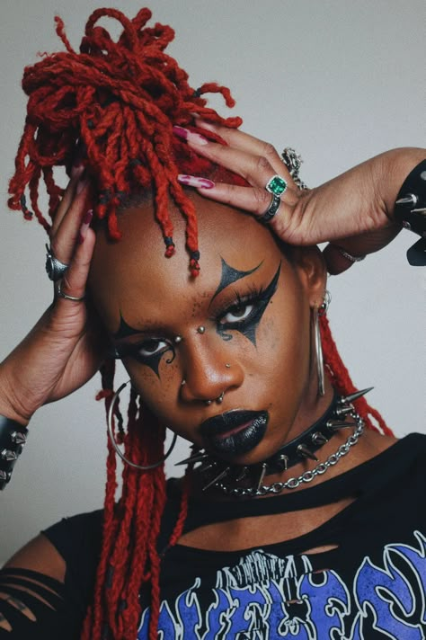 Punk Black Hairstyle, Punk Portrait Photography, Black Punk Fashion, Punk Dreadlocks, Afro Punk Aesthetic, Black Woman Pose, Afro Goth Women, Black Alt Aesthetic, Rock Makeup Looks