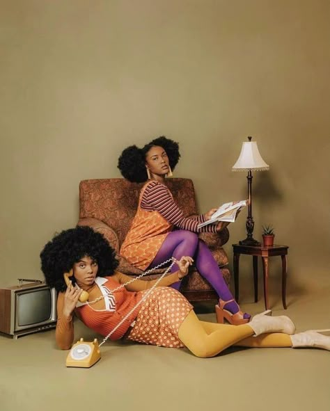 Retro Couch Photoshoot, 70s Themed Photoshoot Black Women, Afro 80s Fashion Black Women, Collab Photoshoot Ideas, Naomi Sims 1960s, 70s Poses Photo Ideas, Black Vintage Photoshoot, 70 Photoshoot Ideas, Podcast Photoshoot Ideas Black Women