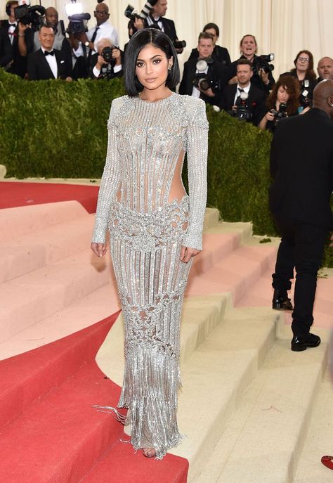 Stylizacje Kylie Jenner, Kylie Jenner Met Gala, Kendall Jenner Style Casual, Kylie Jenner Dress, 2016 Red Carpet, Kylie And Kendall, Trajes Kylie Jenner, Estilo Kylie Jenner, Dresses By Style