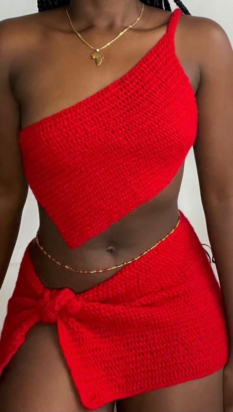 Crochet Clothes Ideas Summer, 2023 Fall Looks, Summer Crochet Outfits Aesthetic, Crochet Outfit Summer, Red Crochet Outfit, Spring Crochet Tops, Crochet Outfits Ideas, Baddie Crochet Outfits, Crochet Baddie Outfits