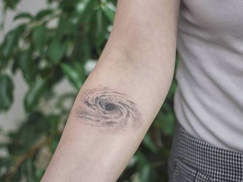 forearm-milky-way-galaxy-tattoo-space-themed-tattoos-on-woman-wearing-grey-top Galaxy Tattoo Sleeve, Black Hole Tattoo, Outer Space Tattoos, Spiral Tattoo, Astronomy Tattoo, Astronaut Tattoo, Universe Tattoo, Planet Tattoos, Galaxy Tattoo