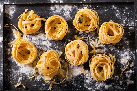 How to Store Fresh Pasta: 3 Ways to Store Fresh Pasta - 2022 - MasterClass Homemade Pasta Noodles, Cooking Fresh Pasta, Pasta Tagliatelle, Pasta Gifts, Pasta Drying Rack, Pasta Storage, Fresh Pasta Dough, Homemade Pasta Dough, Pasta Primavera Recipe