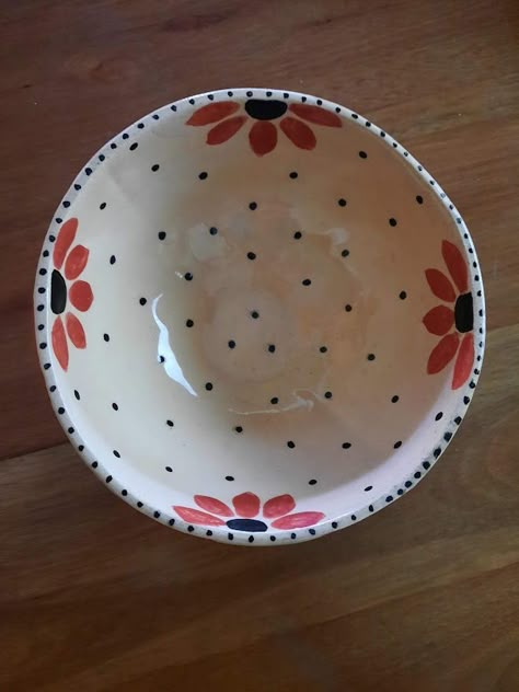 Paint Ceramic Bowl Ideas, Easy Pottery Bowl Painting Ideas, Paint A Pot Bowl Ideas, Paint Your Own Bowl Ideas, Ceramic Painting Ideas Bowls Simple, Painting On Bowl, Diy Ceramic Bowl Painting, Simple Bowl Painting Ideas, Easy Bowl Painting Ideas