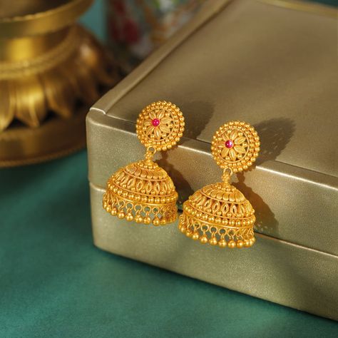 An exquisite collection of gold jhumka earrings is available at Kalyan Jewellers. Our jhumka designs in gold are unique. Gold Necklace With Jhumka, Earing Jhumka Design, Gold Earrings Designs Traditional, Tanishq Earrings Gold Design, Bridal Jhumkas Gold, Jumki Design Gold Latest, Gold Earrings Latest Designs, Unique Gold Jhumka Designs, Gold Jimikki Earrings