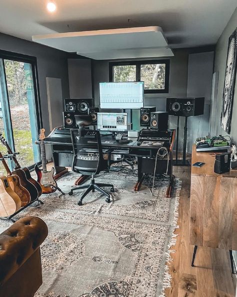 Black Music Studio, Guitar Room Ideas, Small Music Studio Ideas, Room Ideas Small Spaces, Small Recording Studio, Home Music Studio Ideas, Music Room Design, Home Recording Studio Setup, Recording Studio Setup