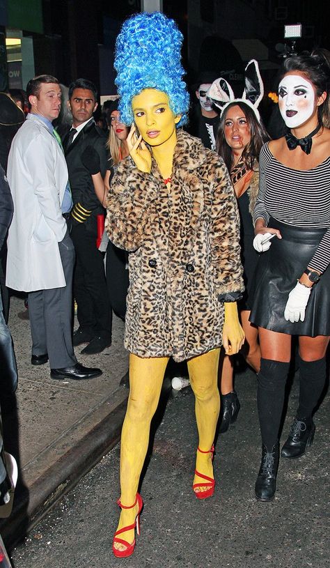 The 11 Most Spot-On Celebrity Halloween Costumes | Who What Wear Simpson Costume, Halloween Costumes Pop Culture, Best Celebrity Halloween Costumes, Celebrity Halloween, Celebrity Costumes, Baby Kostüm, Marge Simpson, Diy Kostüm, Celebrity Halloween Costumes